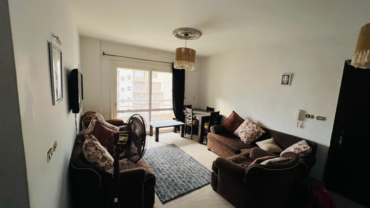 شقة في مدينتي 93 م2 للإيجار مفروش على حديقة تشطيب خاص 20,000 ج 